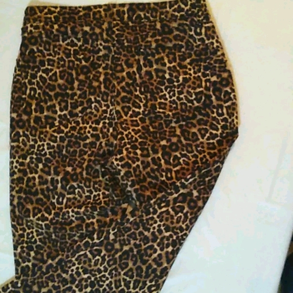 Bold Elements Cut to Curve Leopard Print Jeans - Picture 5 of 10